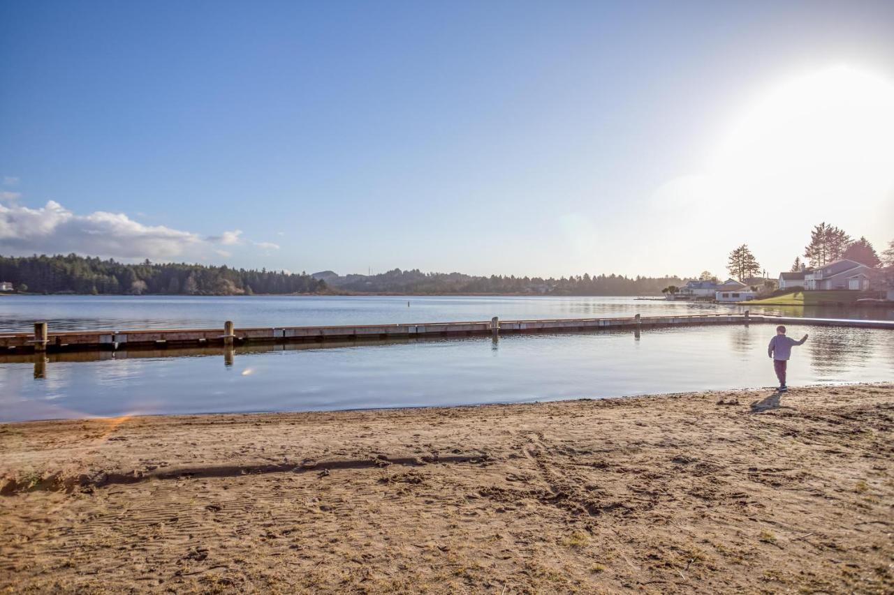 Regatta Park Lake House Lincoln City Exteriér fotografie